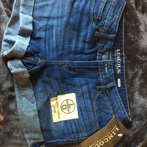 Lincoln outfitters size 8 dark wash shorts